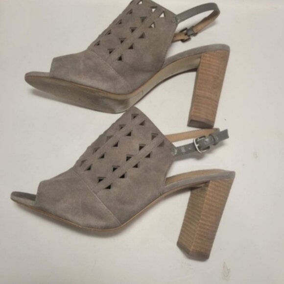 TAHARI SZ 9 Taupe 4" Block Heel Suede Cutout Detailing Open Toe Buckle Slingback - Picture 2 of 7
